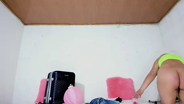 karol_stom (F milf) - CHINESE BALLS IN ASS