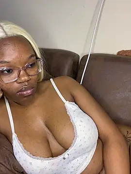 YummyMelanin117 webcam