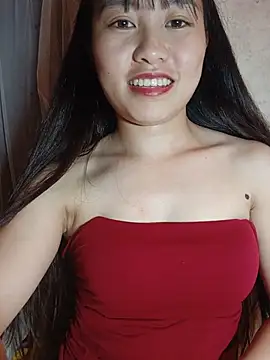 Cherry-squirtt live cam on StripChat