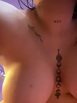 SeleneMore live cam on StripChat