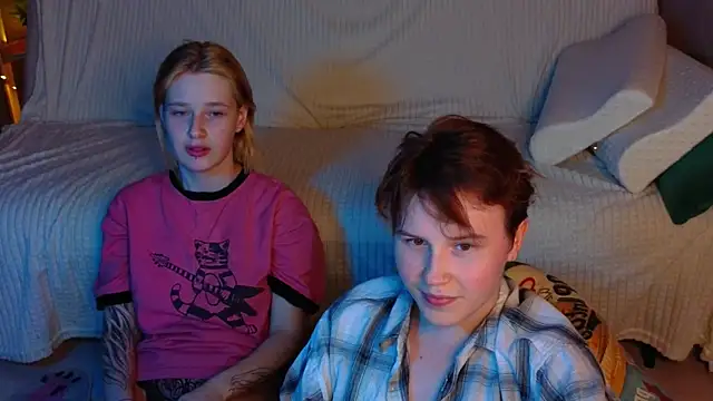 two_gerls_here webcam