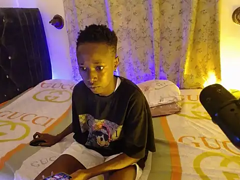 KlaraCandy live cam on StripChat
