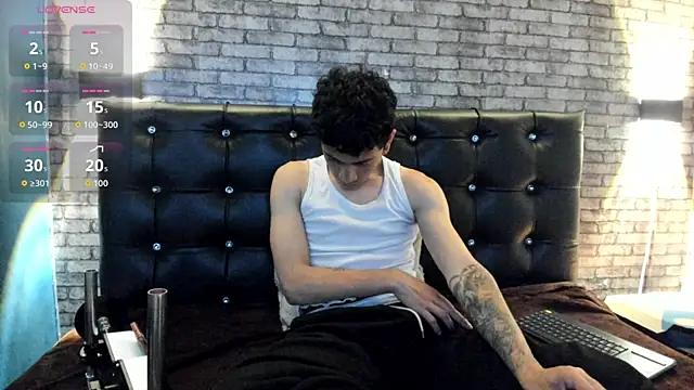 Mike_red live cam on StripChat