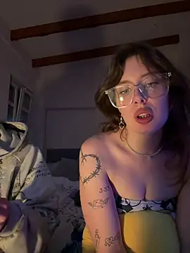 Chaos_and_cream webcam