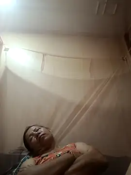 Chilly-wet live cam on StripChat