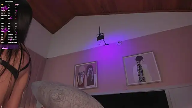 elodie_walker live cam on StripChat