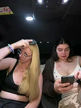 ellynora (F young) - Show pussy