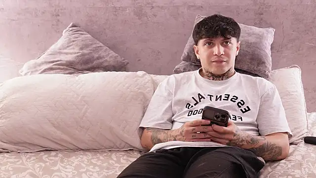 nicky_and_blake (Ask my age) - tits out