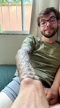 Leonsouzaof live cam on StripChat