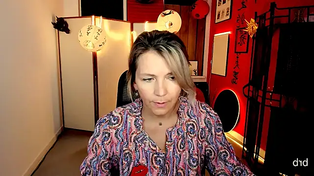NicoleHitman live cam on StripChat