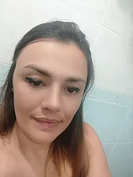 KrissSexi live cam on StripChat