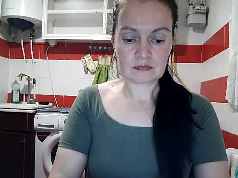 LoveNBloom live cam on StripChat