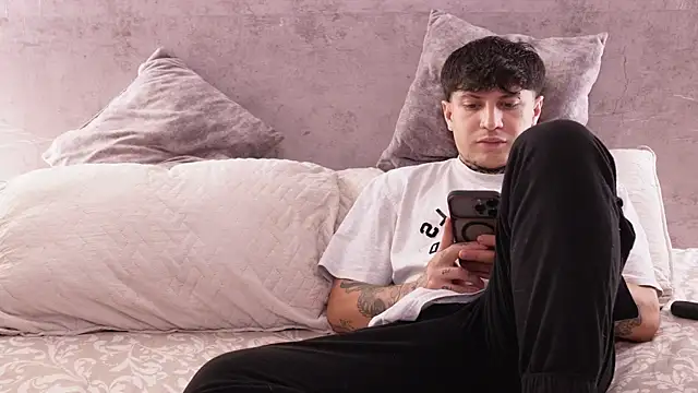 nicky_and_blake (Ask my age) - tits out