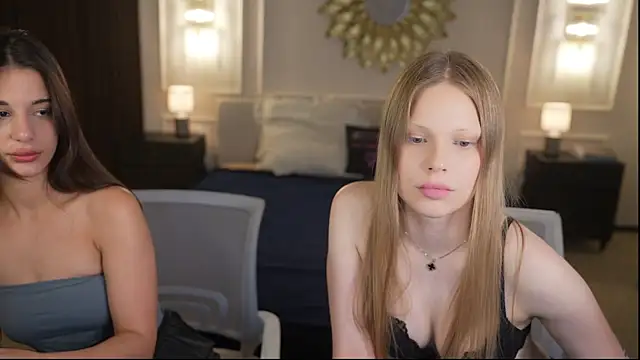 charlotte_dreams (Ask my age) - topless