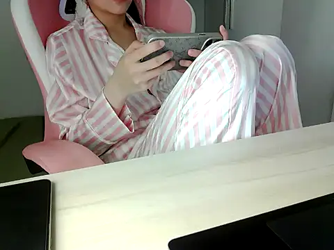 lucienguyen live cam on StripChat