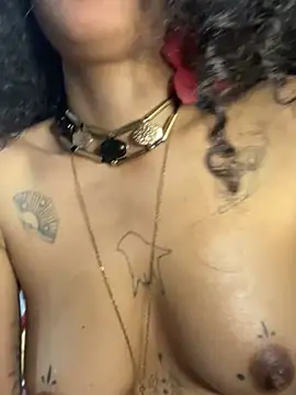 bibihourani (F young) - show hairy armpits ✨🪽 axilas peludas