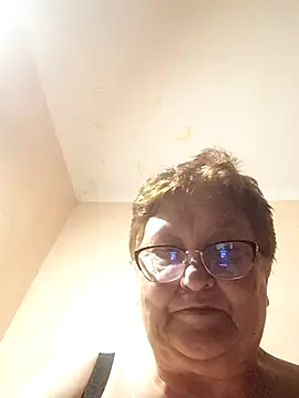 Katherine735 live cam on StripChat