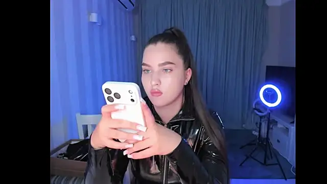LatexDominatrix live cam on StripChat