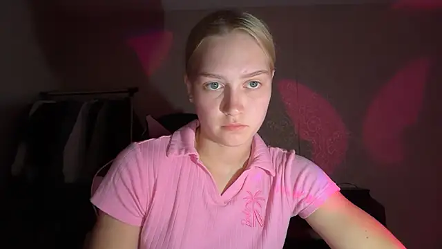 blondegirl2026 webcam