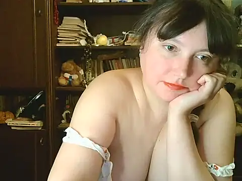 CarrieQPeach webcam
