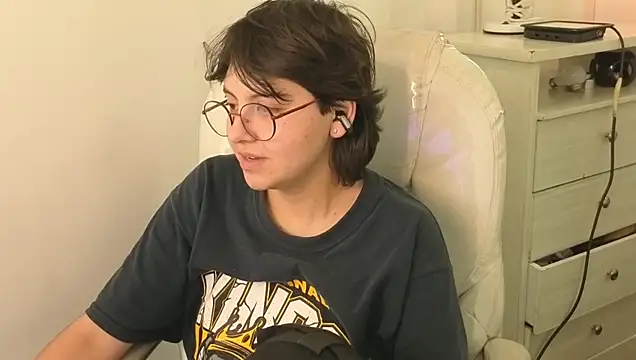 nathaly_ds (F teen) - squeeze my tits 🔥😈