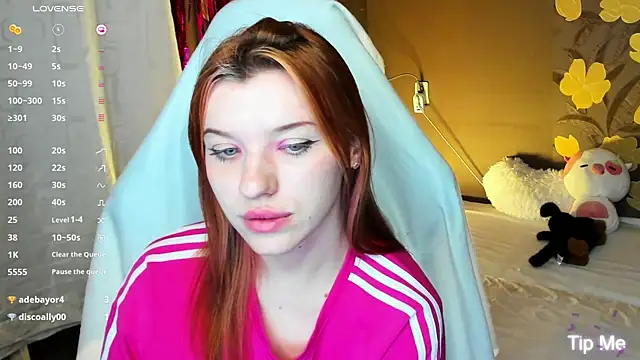 MeganNewCat live cam on StripChat