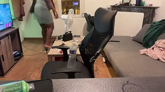 nanaisbackk webcam