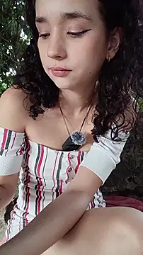 sweet_outdoor_charm (G young) - Let my boobs out 🍒🔥