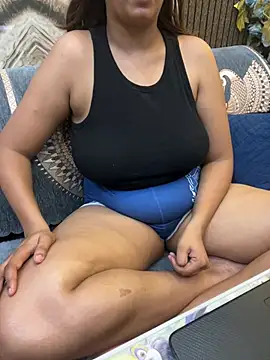 Cutie_Cheenu live cam on StripChat