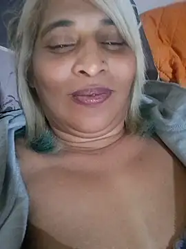 Goodgirlsue_77 live cam on StripChat