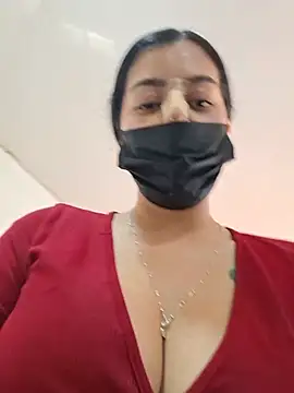 Luianna live cam on StripChat
