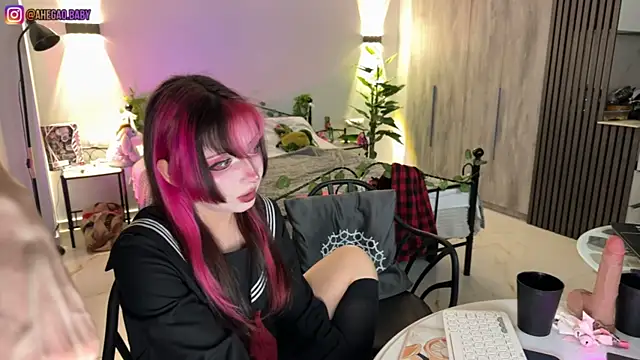 h3ntai_baby live cam on StripChat