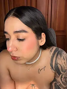 KaditaNavarro live cam on StripChat