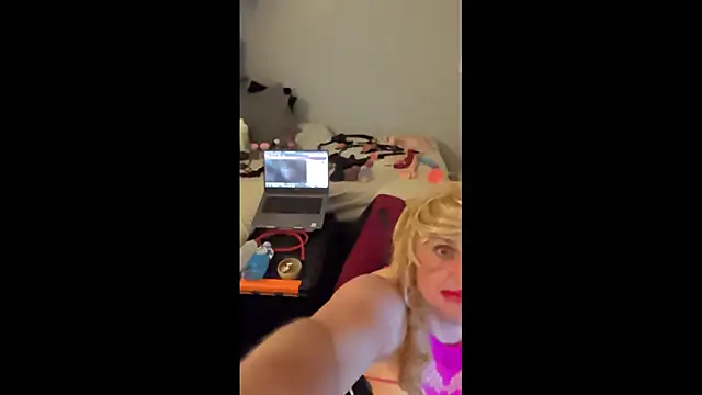 Sissy_LiaXXX live cam on StripChat