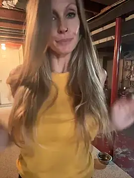 ItsDanniG webcam