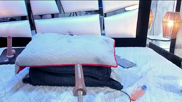 TessaCooper1 live cam on StripChat