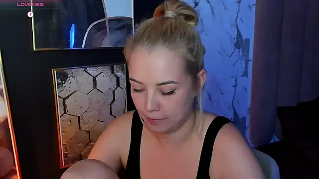 StephanieSweety live cam on StripChat