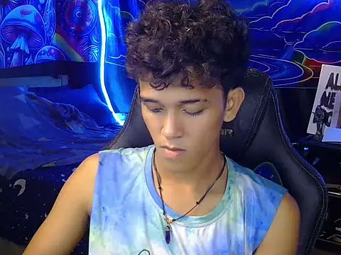 hugekenbigcock live cam on StripChat