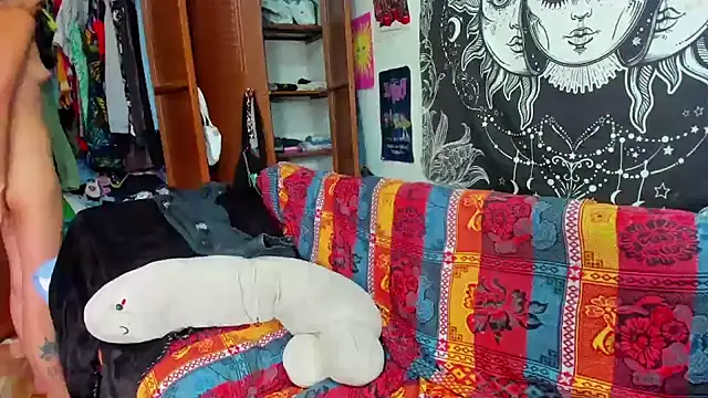 Cherrypieuwu live cam on StripChat