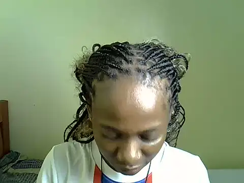 Pearl_petite webcam