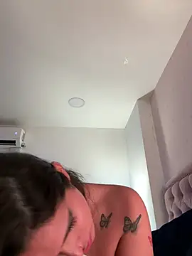 Bella__Wood's room