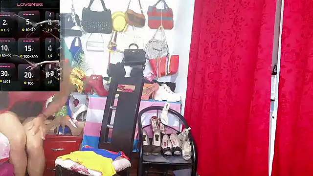 Xiaraa26 live cam on StripChat