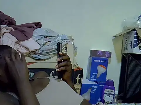 cute_aliyah webcam