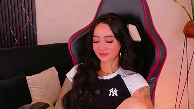 emmyevans1 - EmmyEvans1's free webcam - UK Sex Cams