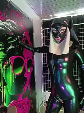 LatexDevil_Blondie webcam