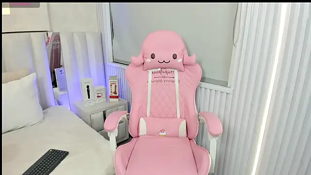 iim_Cloe webcam