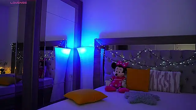 XandraBae webcam