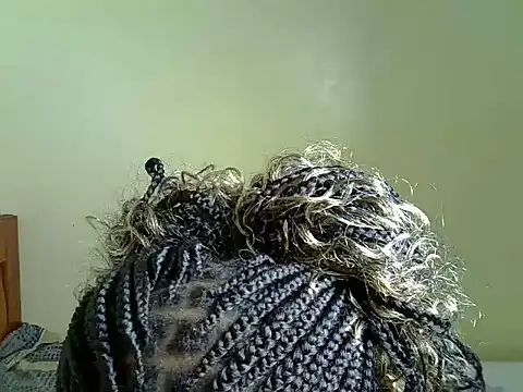 Pearl_petite webcam