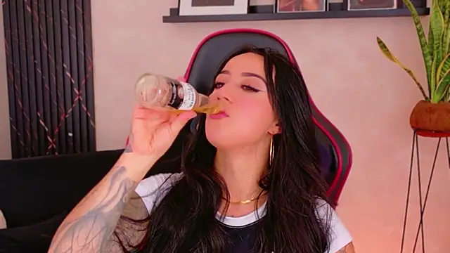 EmmyEvans1 live sex cam
