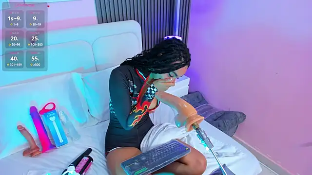 Clawdeen__wolf webcam